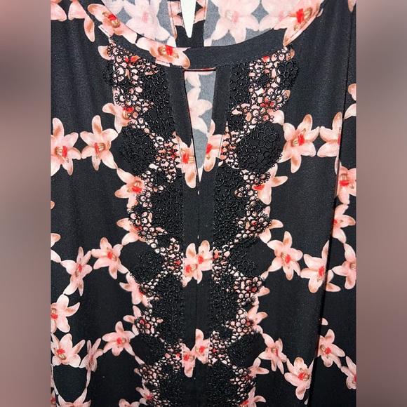 Karl Lagerfeld Paris Women’s Lace Embroidered Floral Sleeveless Top Size XL - Picture 2 of 4